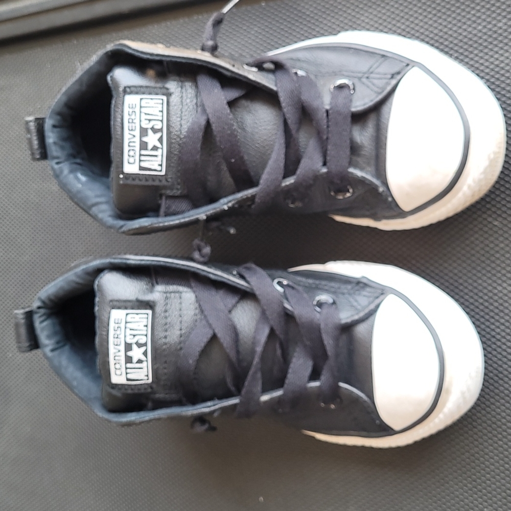 Kids converse